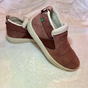 Stio Women's Colter Low Slip-On Shoes - Cream and Burgundy